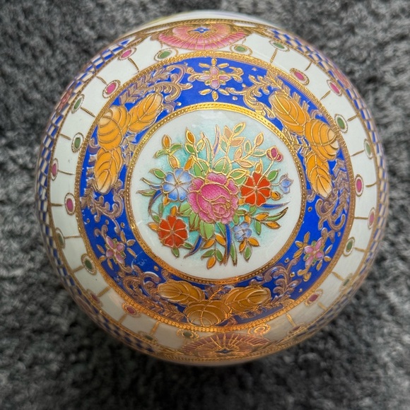 8 1/2” Satsuma Landscape Hand Painted Porcelain Egg - Picture 3 of 4